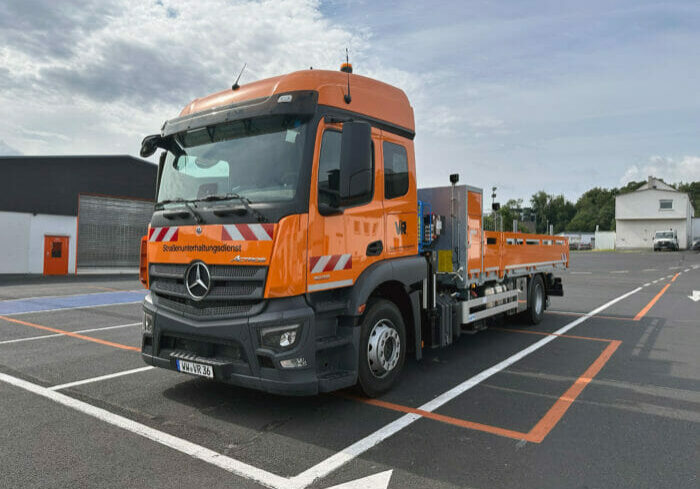 Schutzplanken Montage LKW Volkmann Rossbach